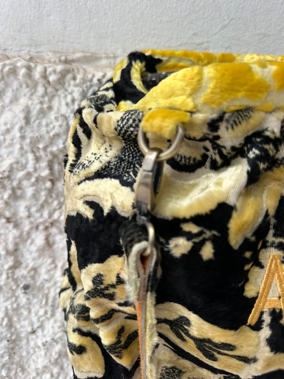 Anouri Original Royal yellow&black Carpet Wrist Bag